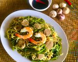 Hình bước làm 2 của món Mì xào rau muống tôm bò viên