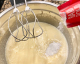 Foto del paso 6 de la receta: Pastel con coco y caramelo muy húmedo (sin harina)