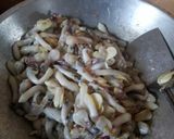 Foto langkah ke 3 dari resep Tumis lorjuk (kerang bambu).