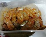 รูปขั้นตอนการทำที่ 1 ของ กุ้งกระเทียมโรยหน้าสมุนไพร