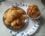 A picture of step 3 of Sooji dahi bhalle with crispy papdi.