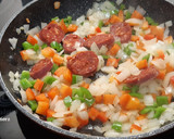 Foto del paso 2 de la receta: Arroz al horno con setas y chorizo