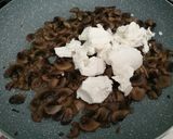 A picture of step 4 of Creamy Ricotta and Mushroom Pasta.
