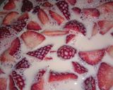 Foto del paso 3 de la receta: Fresas con leche y azúcar