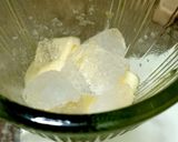 A picture of step 2 of Melon slush 🥤.