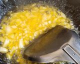 Foto langkah ke 2 dari resep Garlic margarin rice.