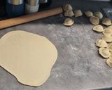 Pelmenyi by Bebe, az orosz, sós finomság vajon pirítva ecettel recept fázis 2 fotója