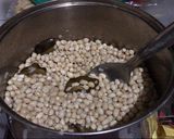 Foto langkah ke 5 dari resep Kacang goreng bawang renyah empuk.