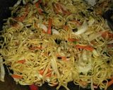 Foto langkah ke 7 dari resep Mi goreng ndeso ala hajatan / mi goreng legend.