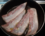 Foto del paso 2 de la receta: Bocadillo de pollo, queso, bacon y salsa al whisky