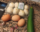 Foto del paso 1 de la receta: Revuelto de champiñones y calabacín