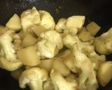 A picture of step 2 of Dry Aloo Gobhi Masala.