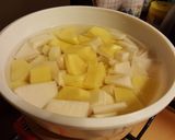 Foto del passaggio 1 della ricetta Cavolo rapa alla pizzaiola