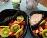 A picture of step 2 of Strawberry kiwi bowls.