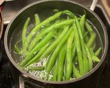 A picture of step 1 of 🧄 Sauteed Green beans with garlic.