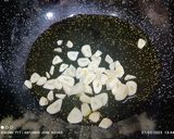 Foto del paso 3 de la receta: Velouté de ajos y jamón con coliflor y judías verdes
