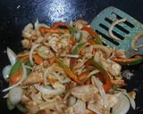 Foto langkah ke 4 dari resep Tumis Ayam Paprika (Saus Yakiniku).