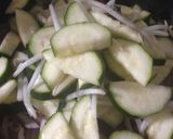 Foto del paso 1 de la receta: Revuelto de Calabacín con Salchichas