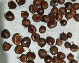 Foto del passaggio 2 della ricetta Castagne al forno