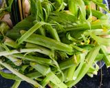 Hình bước làm 1 của món Cải ngồng xào tỏi dầu hào