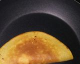 Foto langkah ke 4 dari resep Bekal Sekolah : Pancake Lipat (menu non nasi).