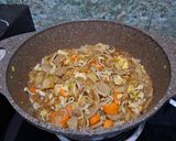 Foto langkah ke 5 dari resep Kwetiaw Goreng.