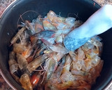 Foto del paso 7 de la receta: Sopa de mariscos a los tres caldos e infusionada con azafrán