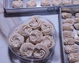 Foto langkah ke 6 dari resep Cookies / Kue Semprit Jelarut (Tepung Garut/Larut).
