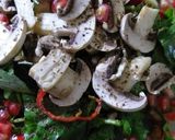 صورة لخطوة 1 من وصفة سلطة الجرجير مع الفطر 😋👌