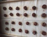 Foto langkah ke 4 dari resep Cookies & Cream Chocolate Sourdough Discard Cookies.