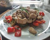 Foto del paso 6 de la receta: Muslo deshuesado de pollo con verduras y salsa de leche de coco