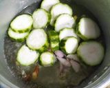 Foto langkah ke 3 dari resep Sup Oyong Ceria.