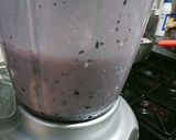 बनाना एंड ब्लूबेरी स्मूदी (Banana and blueberry smoothie recipe in hindi) रेसिपी चरण 3 फोटो