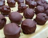 A picture of step 8 of Chocolate coconut truffles.