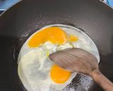รูปขั้นตอนการทำที่ 3 ของ ข้าวผัดไข่ 5 นาที