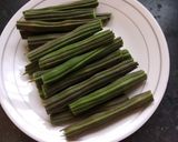 સરગવાનું બેસન વાળું શાક (Drumstick Besan Shak Recipe In Gujarati) રેસીપી સ્ટેપ1ફોટો