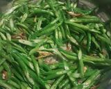 Gambar langkah 4 resipi Kacang panjang goreng mudah.