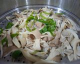 Hình bước làm 1 của món Nấm bào ngư trộn muối tiêu