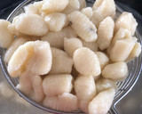 Foto del paso 4 de la receta: Ñoquis de papa al pesto