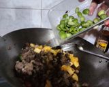 Foto langkah ke 4 dari resep Tumis Kentang Ati Ampela Pete.