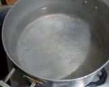 Foto del paso 1 de la receta: Bife de hígado encebollado con guarnición de puré de papas