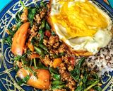 Hình bước làm 5 của món Thịt heo xào lá quế kiểu Thái