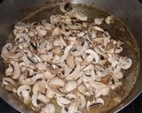 Foto del passaggio 3 della ricetta Scaloppina con i funghi