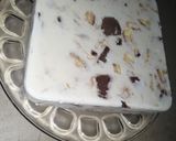 A picture of step 7 of Frozen Cookies and Cream.