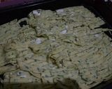 Foto langkah ke 3 dari resep Stik Bawang Renyah Menggembung.