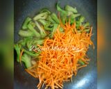 Foto langkah ke 4 dari resep Cah Brokoli Wortel.