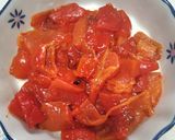 Foto del passaggio 2 della ricetta Scialatielli con salsiccia, peperoni pomodorini e zafferano