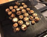 Une image de l'étape 5 de Champignons bruns farcis tomates séchées,mozzarella di buffala et basilic.