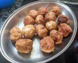 A picture of step 2 of Spanish Meatballs in Sauce.