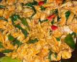 Foto langkah ke 5 dari resep Ayam suwir daun kemangi.